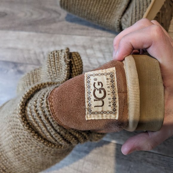 UGG Classic Cardy Oatmeal - Picture 1 of 3